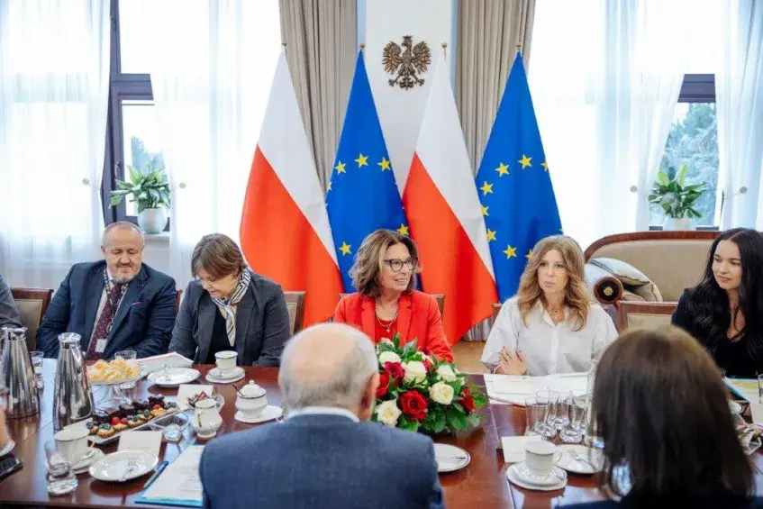 Spotkanie marszałek Senatu Małgorzaty Kidawy-Błońskiej z przedstawicielami branży kosmetycznej